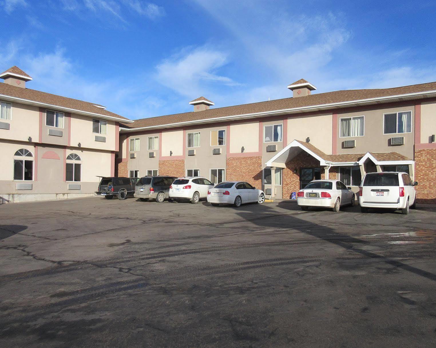 Dakota Pines Inn Rapid City Exteriör bild